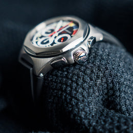 Girard Perregaux BMW Oracle Racing Laureato Flyback Ref. 80175-25-652-FK6A